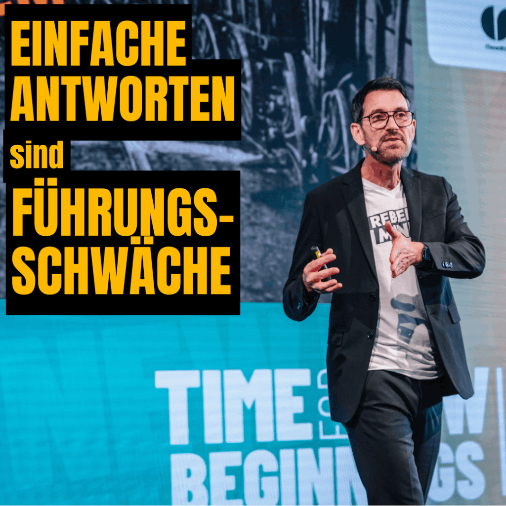 Dr. Peter Kreuz auf der Bühne mit der Aussage „Einfache Antworten sind Führungsschwäche“