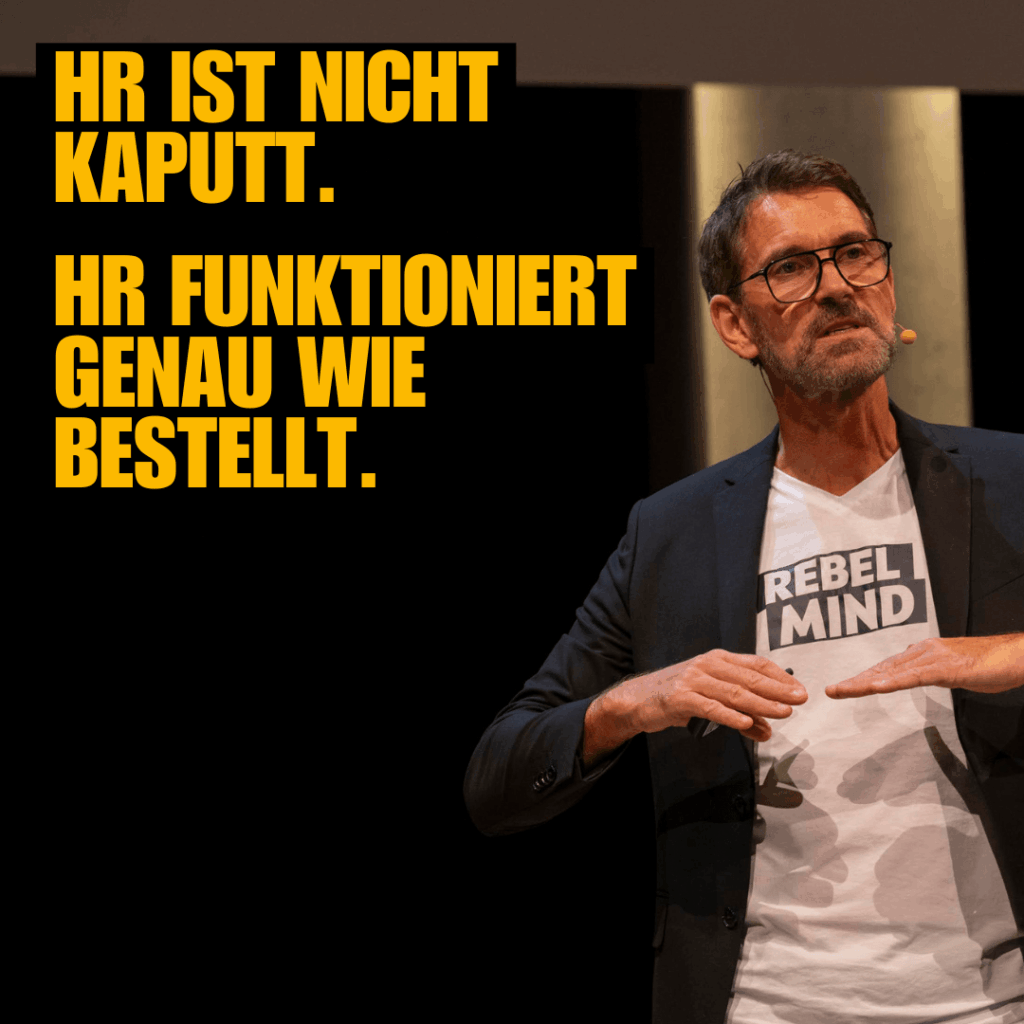 Peter Kreuz hält einen Vortrag über die Rolle und die systemische Kritik an der HR-Abteilung.